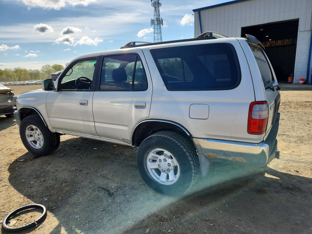 1999 Toyota 4Runner Sr5 - Image 2