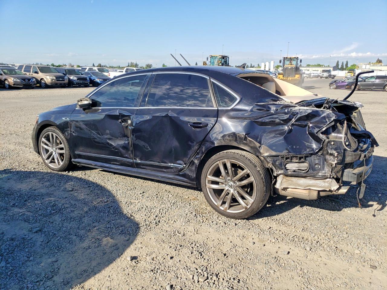 2017 Volkswagen Passat R-Line - Image 2