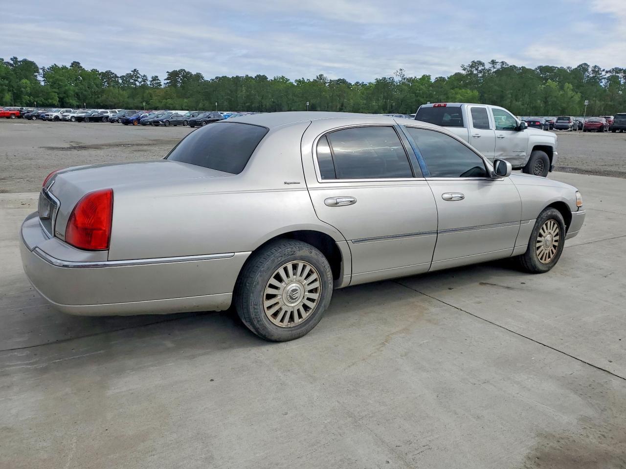 2007 Lincoln Town Car Signature - Фото 3
