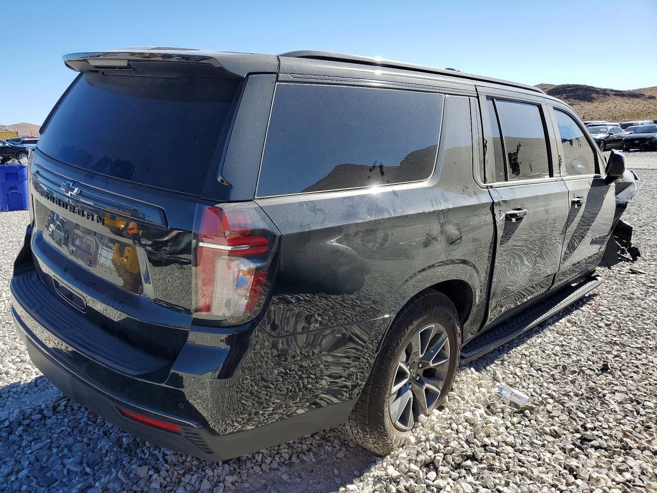 2021 Chevrolet Suburban K1500 Z71 - Image 3