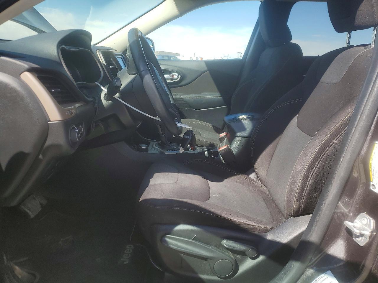 2016 Jeep Cherokee Latitude - Image 7