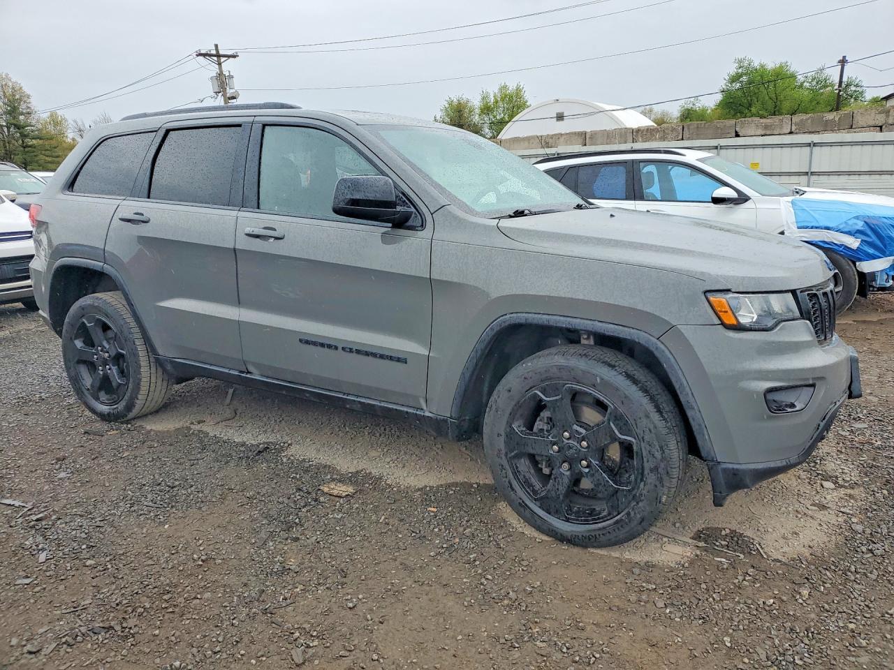 2020 Jeep Grand Cherokee Laredo - Image 4