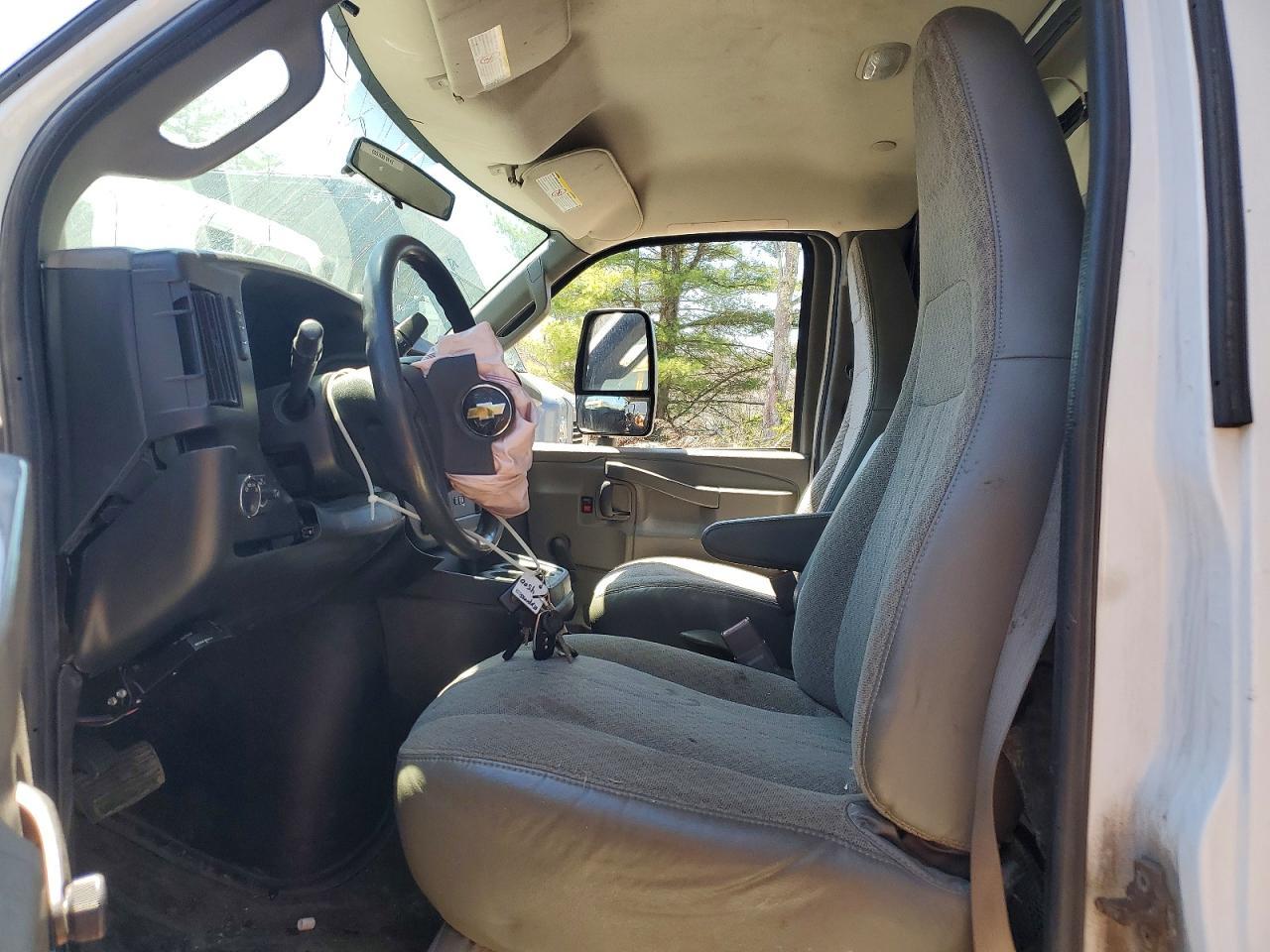 2019 Chevy Express G4500 Utility Box - Image 7