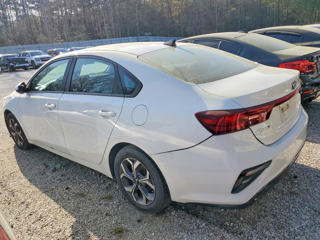 2019 Kia Forte Lxs - Image 2