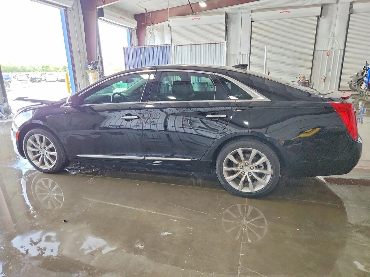 2016 Cadillac Xts Luxury Collection - Image 2