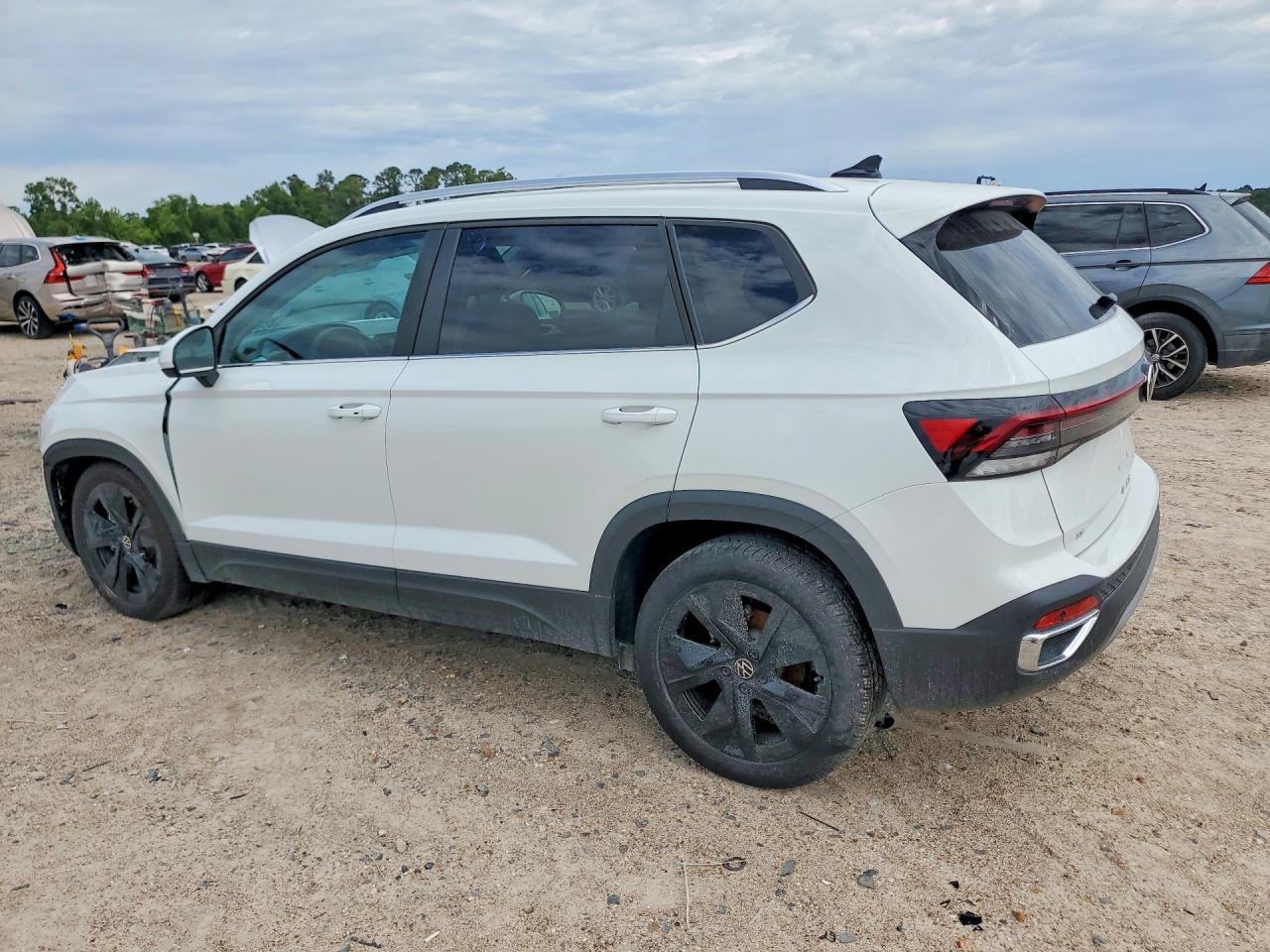 2025 Volkswagen Taos Se - Фото 2