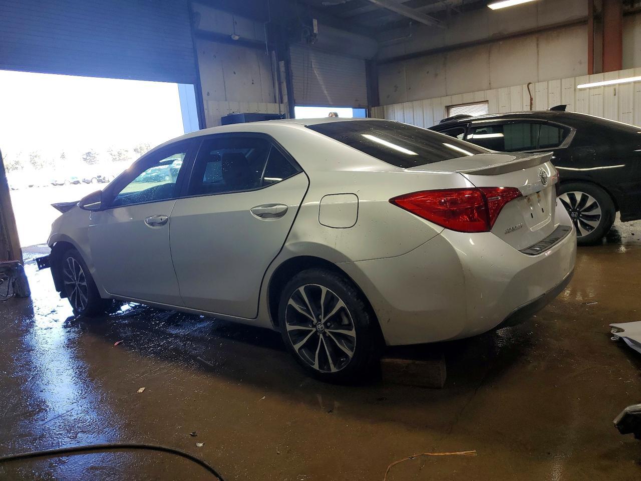 2018 Toyota Corolla Se - Image 2