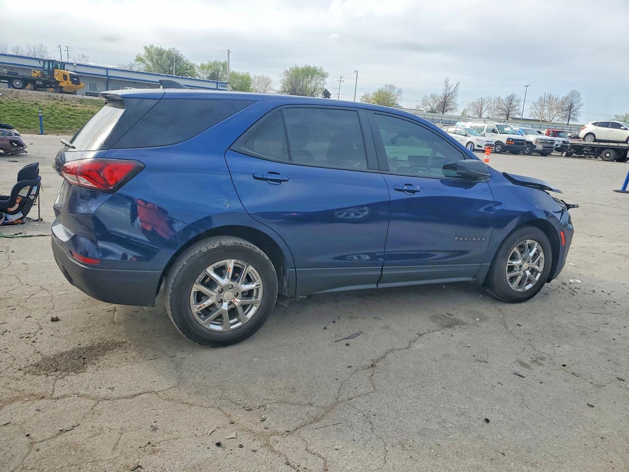 2022 Chevrolet Equinox Ls - Фото 3