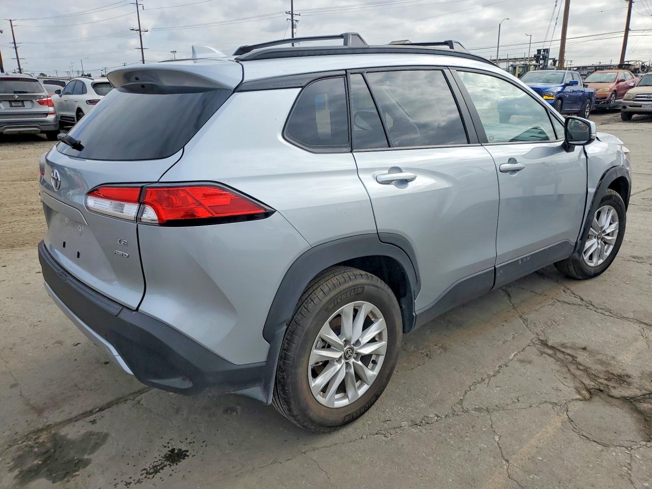 2024 Toyota Corolla Cross Le - Image 3