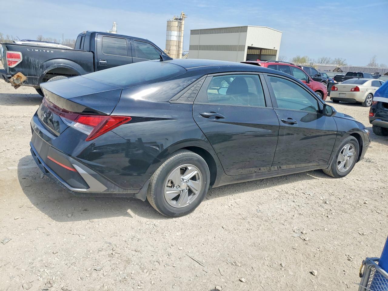 2024 Hyundai Elantra Se - Фото 3