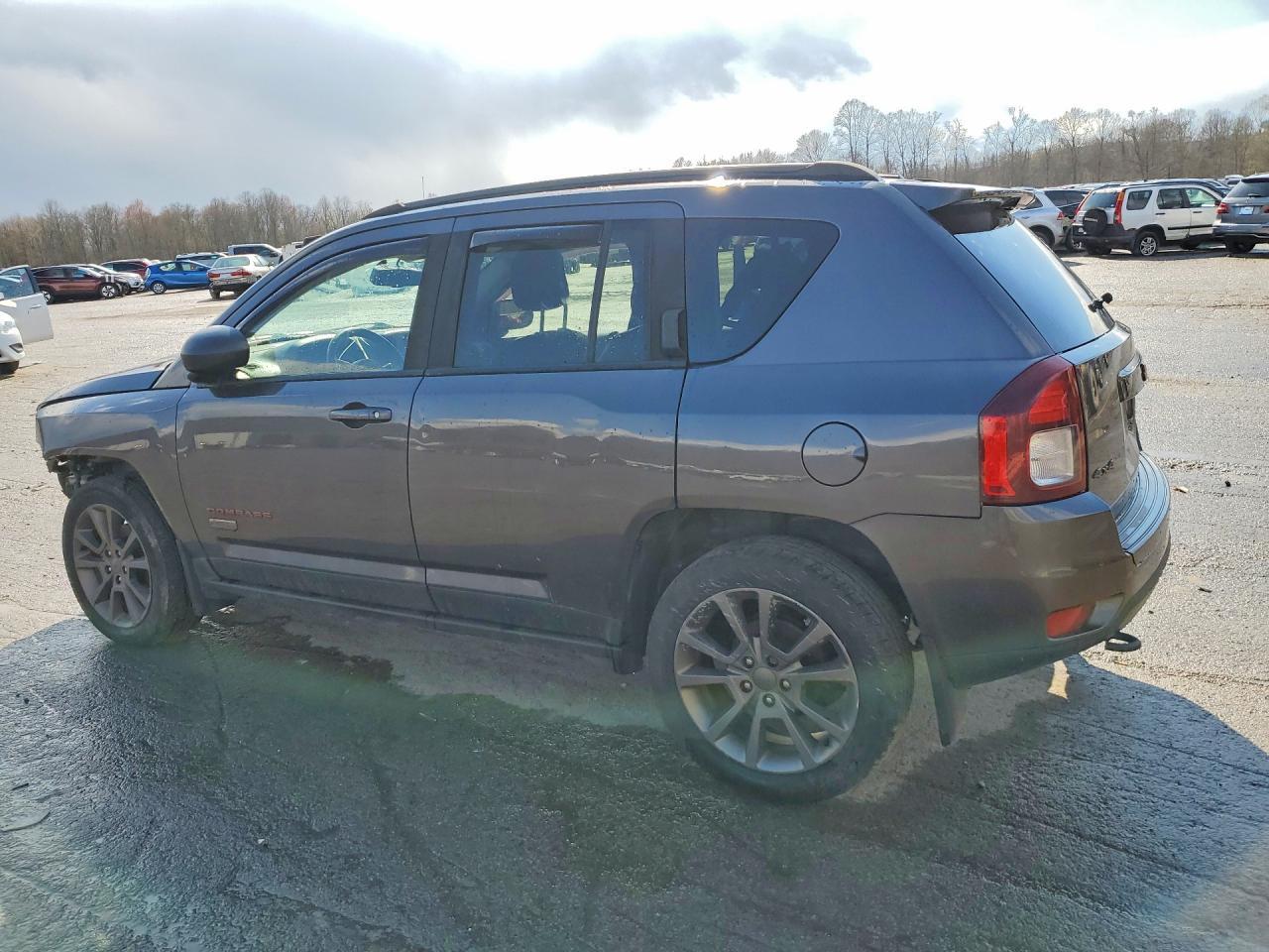 2016 Jeep Compass Sport - Фото 2
