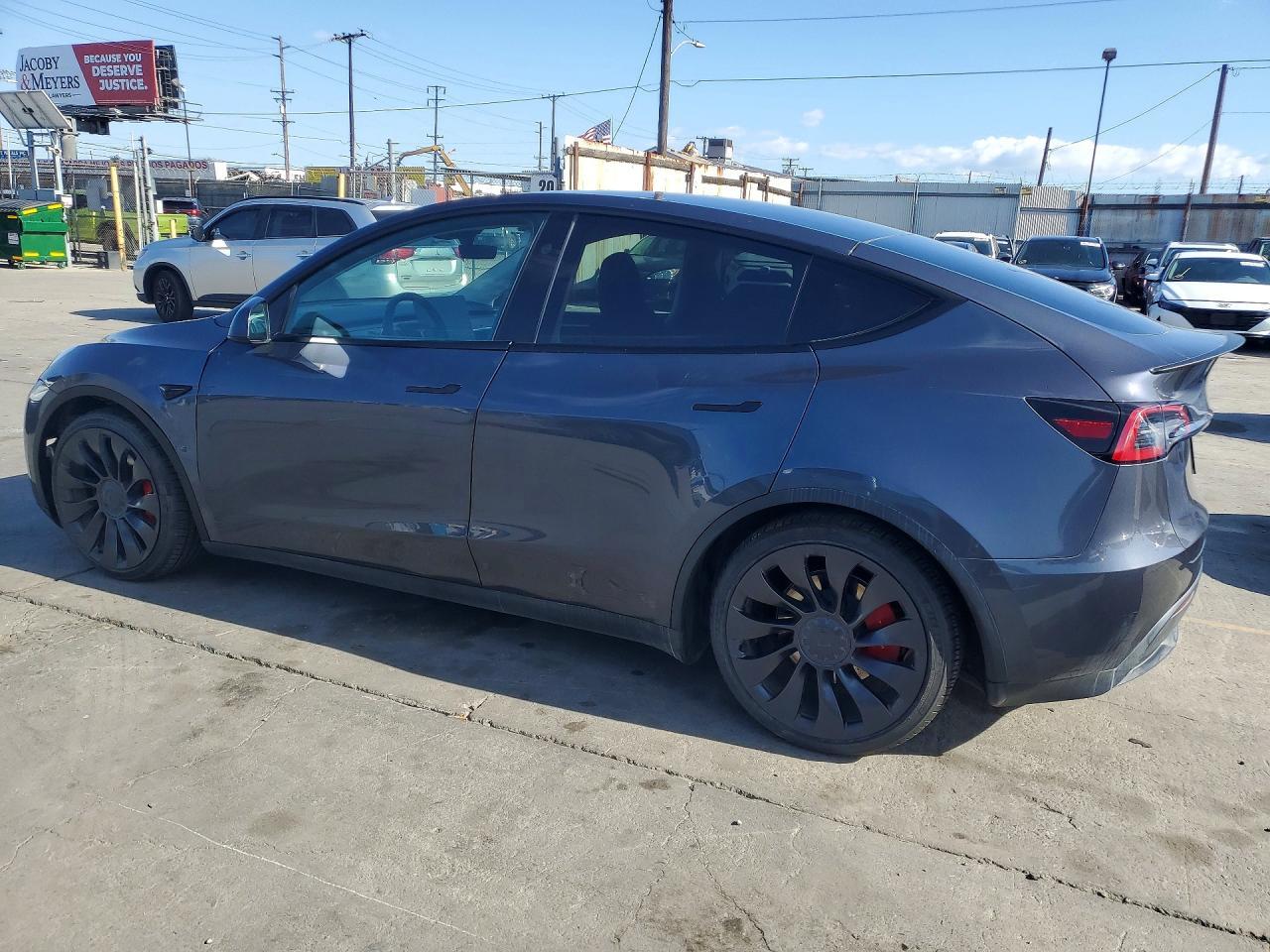 2023 Tesla Model Y - Фото 2