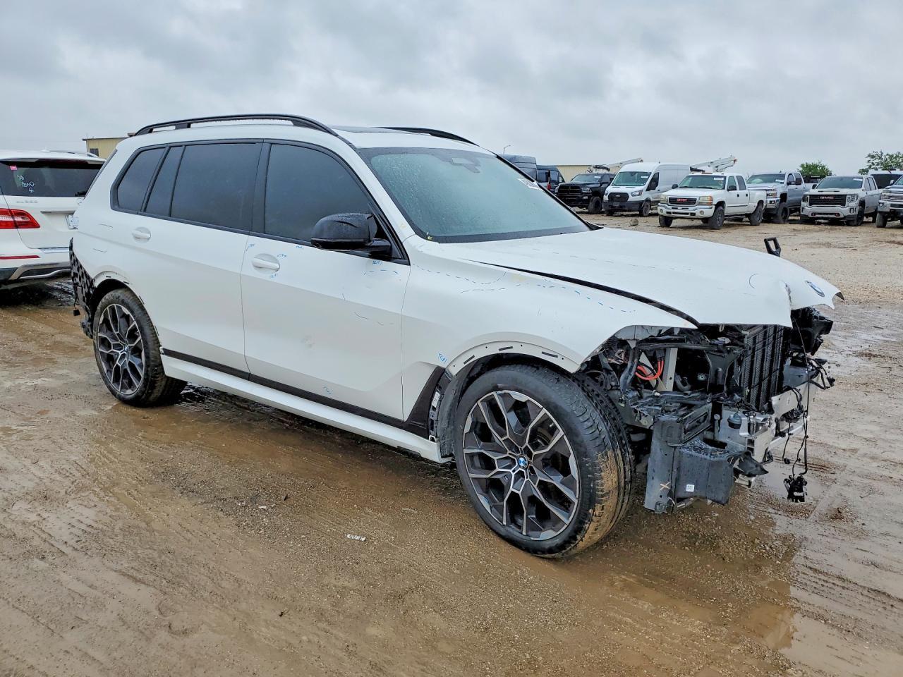 2025 BMW X7 M60I - Фото 4