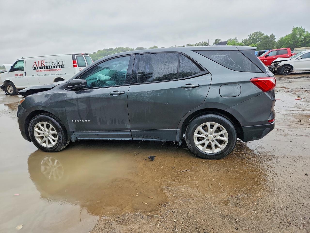 2018 Chevrolet Equinox Ls - Фото 2