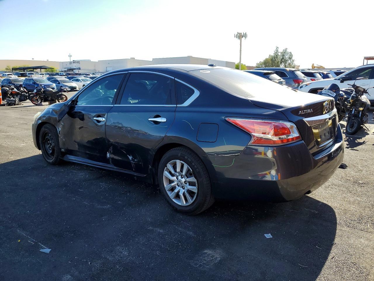 2015 Nissan Altima 2.5 S - Фото 2