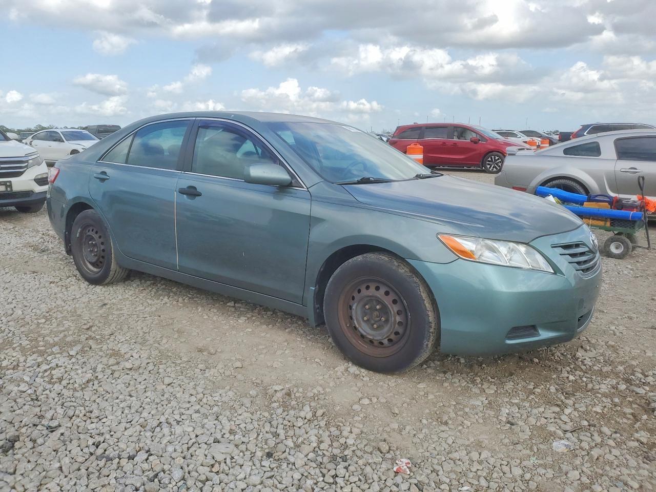 2009 Toyota Camry Le - Image 4