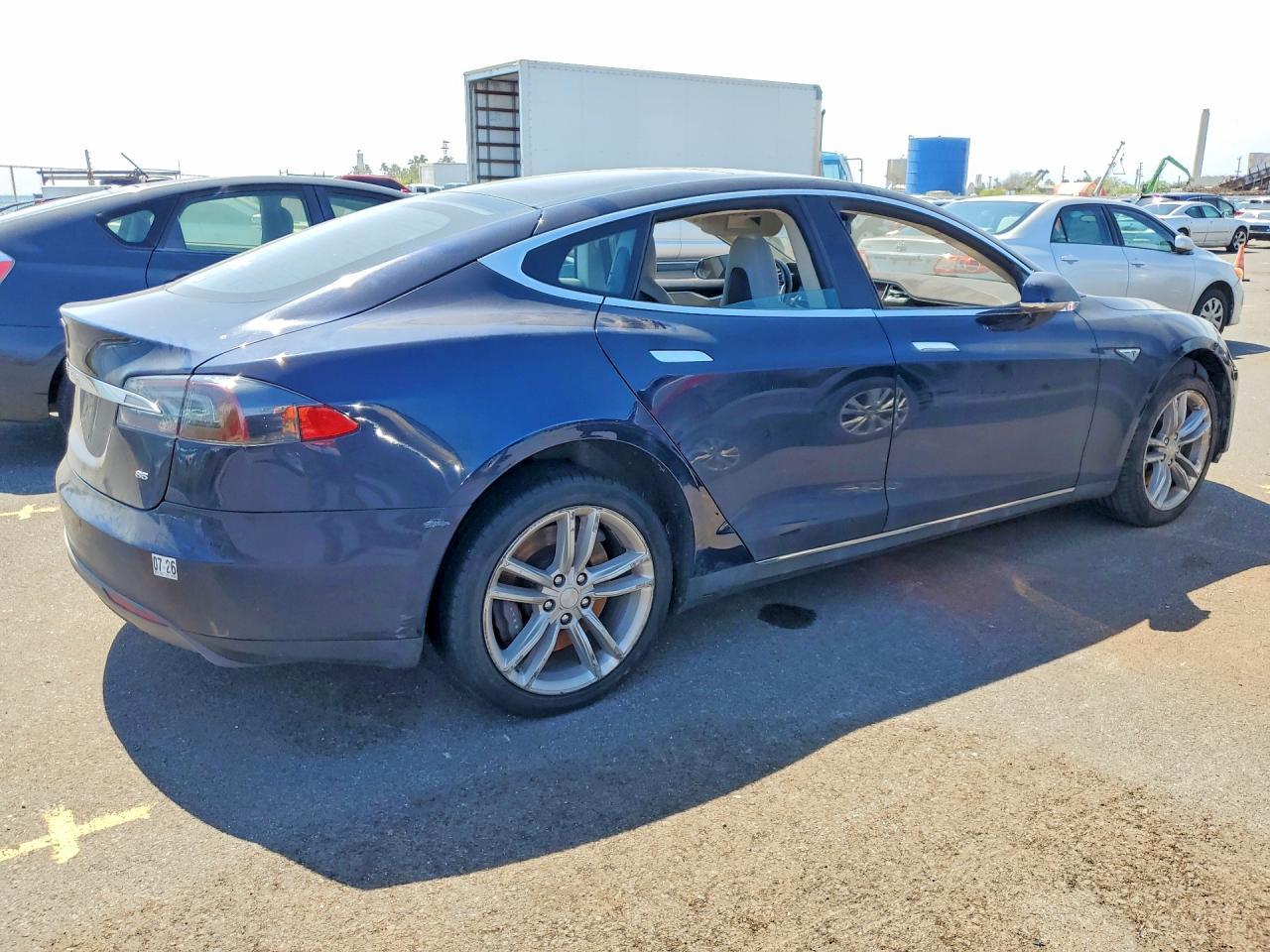 2014 Tesla Model S - Image 3