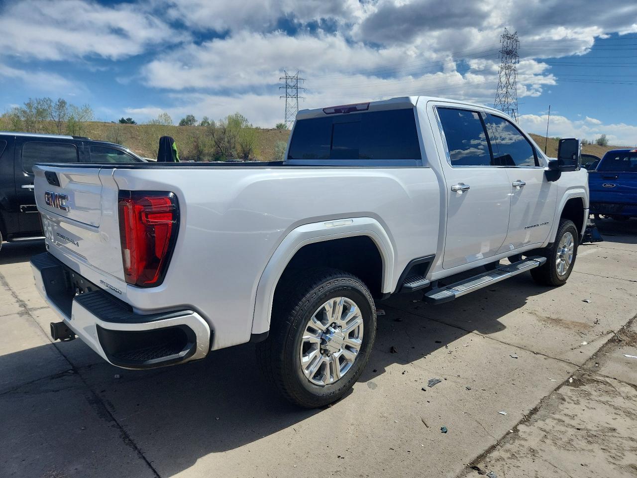 2020 GMC Sierra K2500 Denali - Image 3