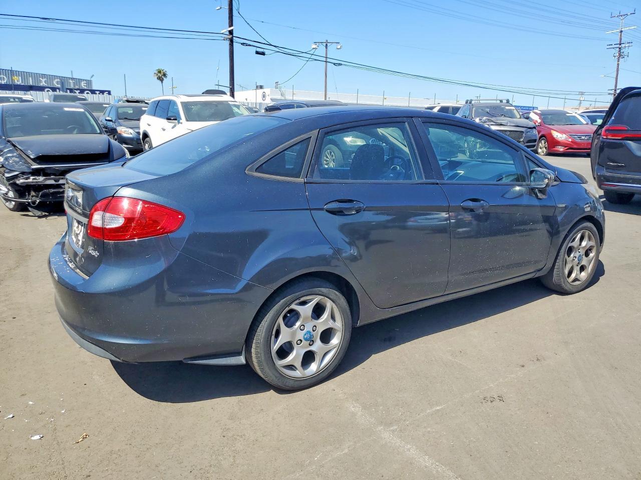 2011 Ford Fiesta Sel - Image 3