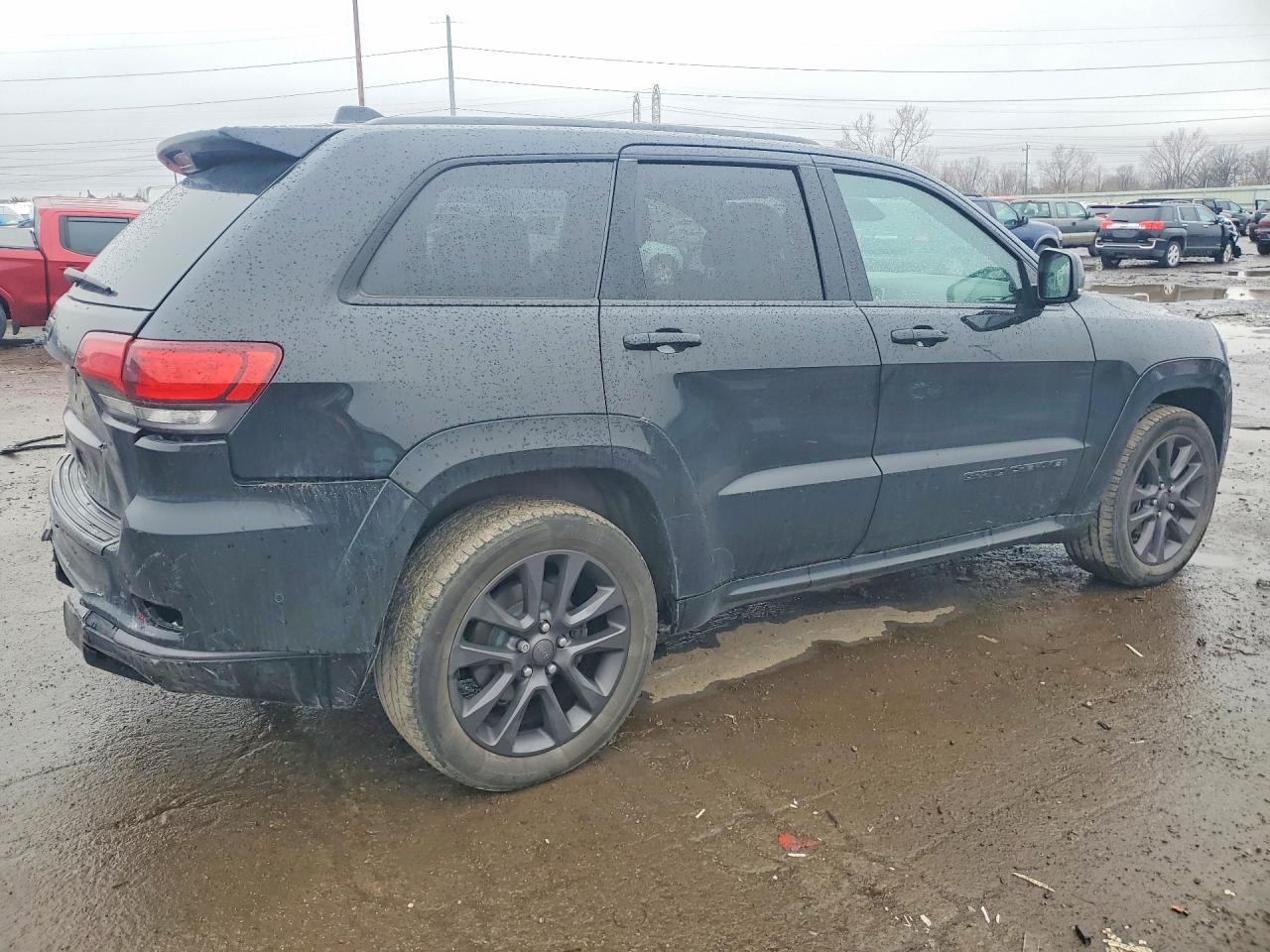 2019 Jeep Grand Cherokee Overland - Image 3
