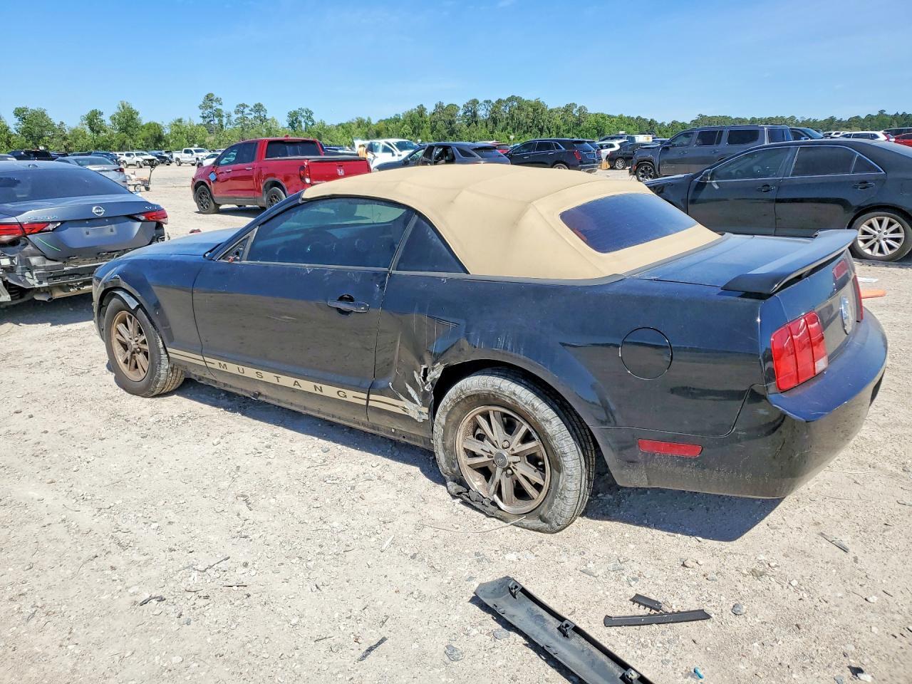 2005 Ford Mustang - Image 2