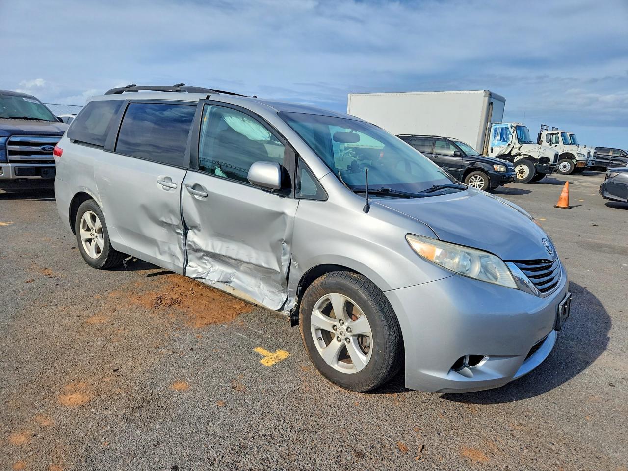 2012 Toyota Sienna Le 8-Passenger - Фото 4