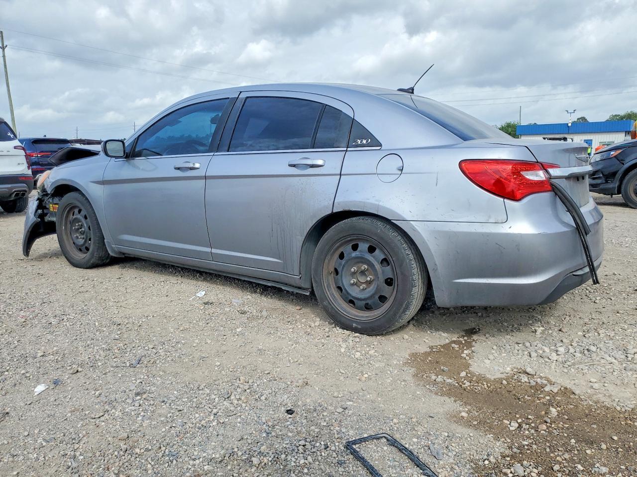 2013 Chrysler 200 Lx - Image 2
