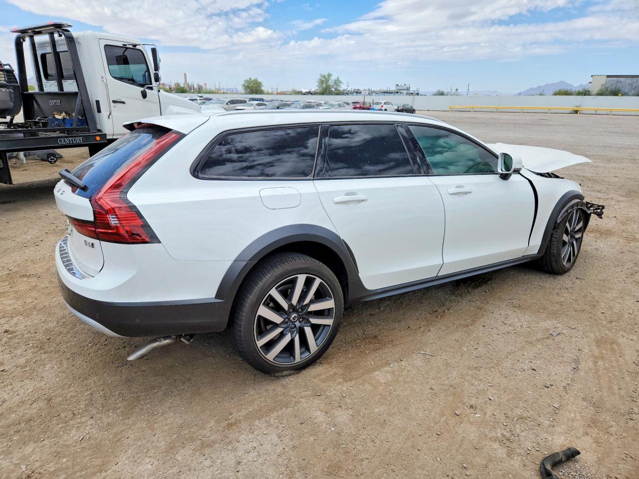 2026 Volvo V90 Cross Country Ultra - Image 3