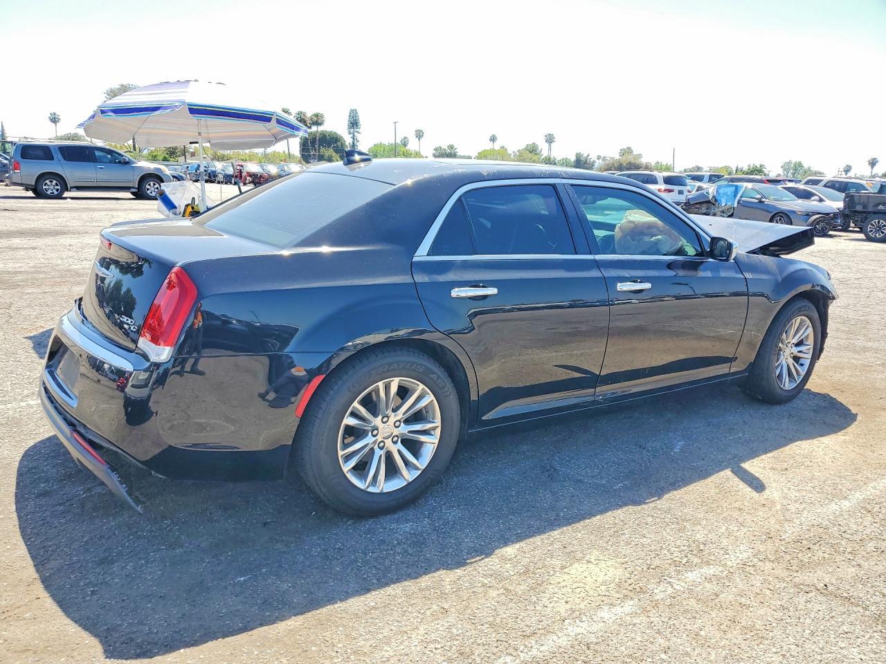 2016 Chrysler 300C - Image 3