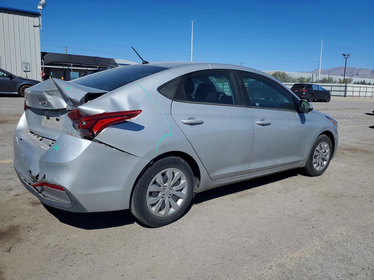 2021 Hyundai Accent Se - Фото 3