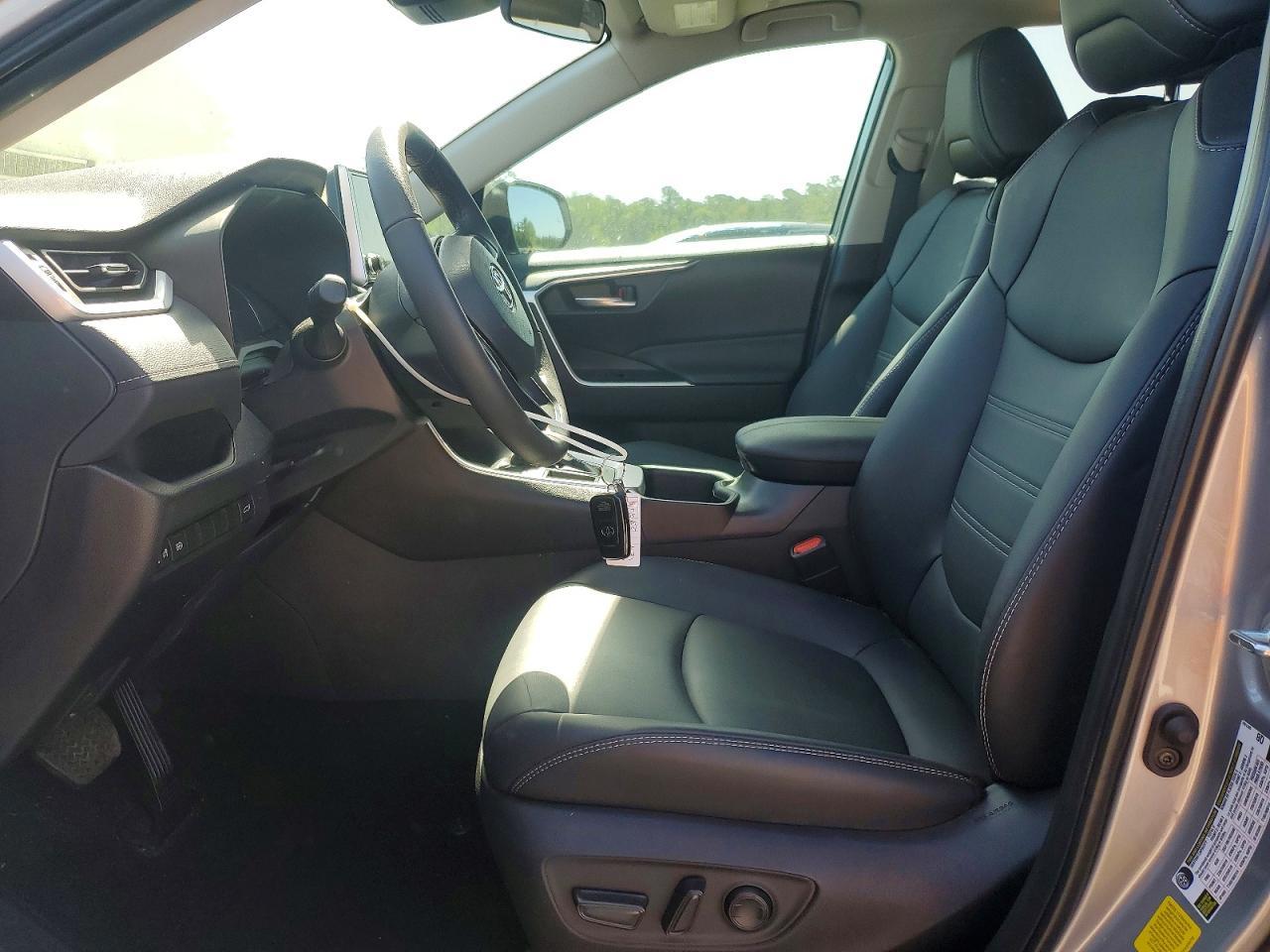 2025 Toyota Rav4 Xle Premium - Image 7