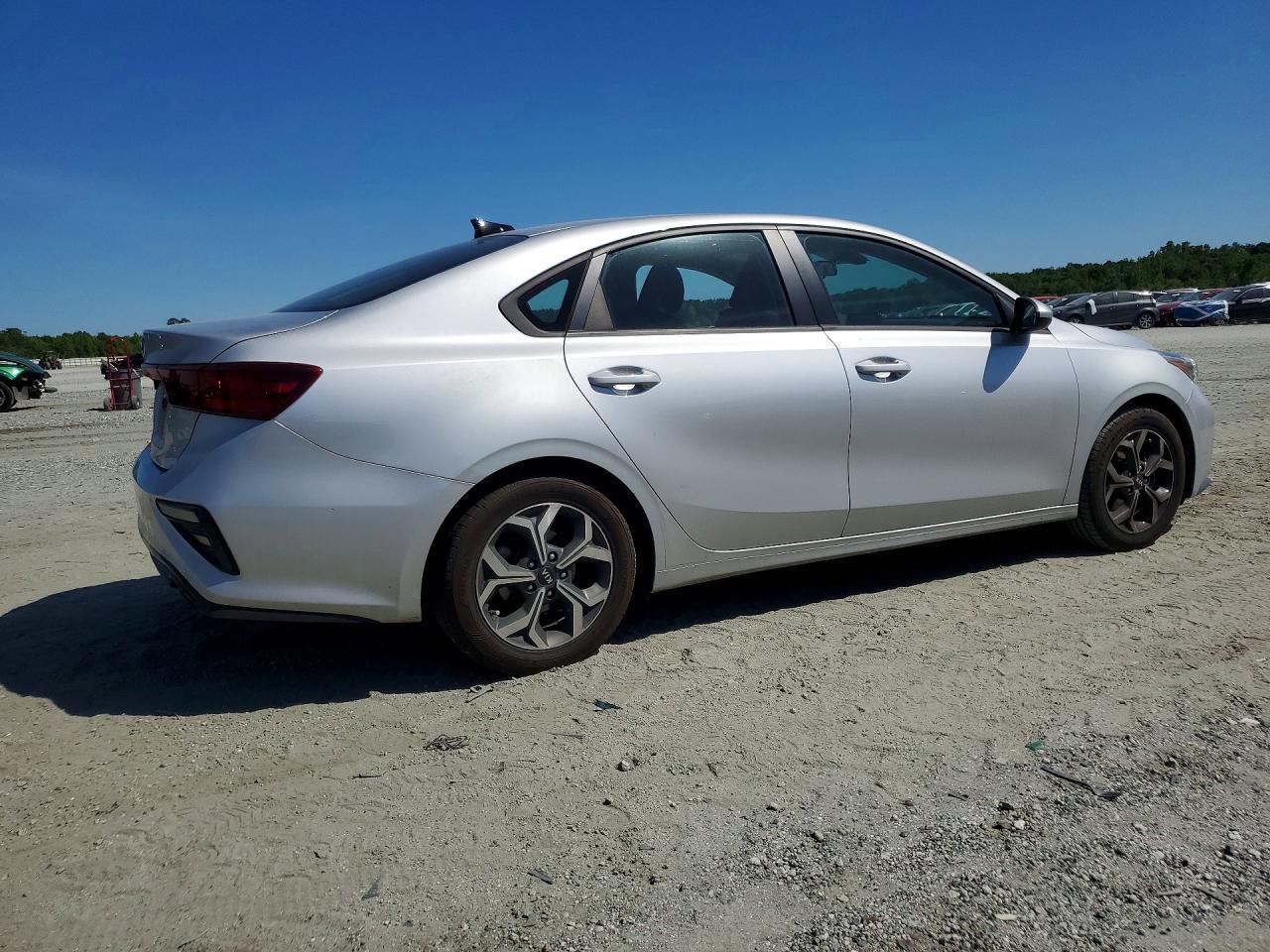 2020 Kia Forte Lxs - Фото 3