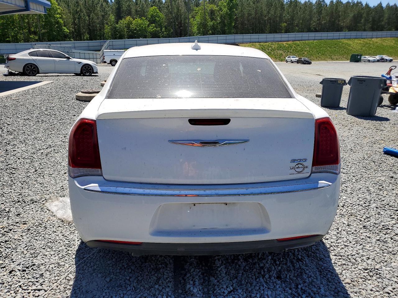 2016 Chrysler 300 Limited - Фото 6