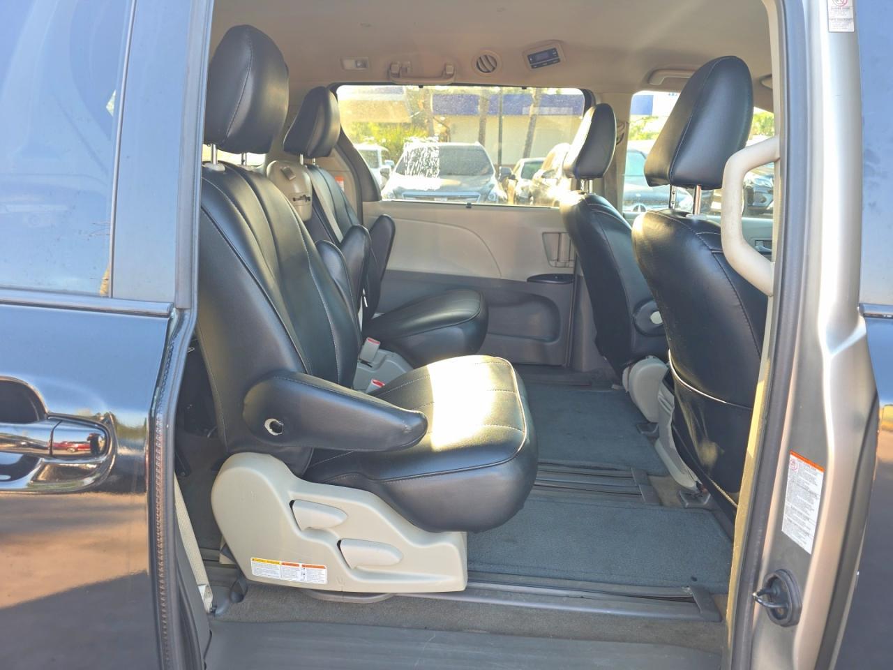 2015 Toyota Sienna Le - Фото 6