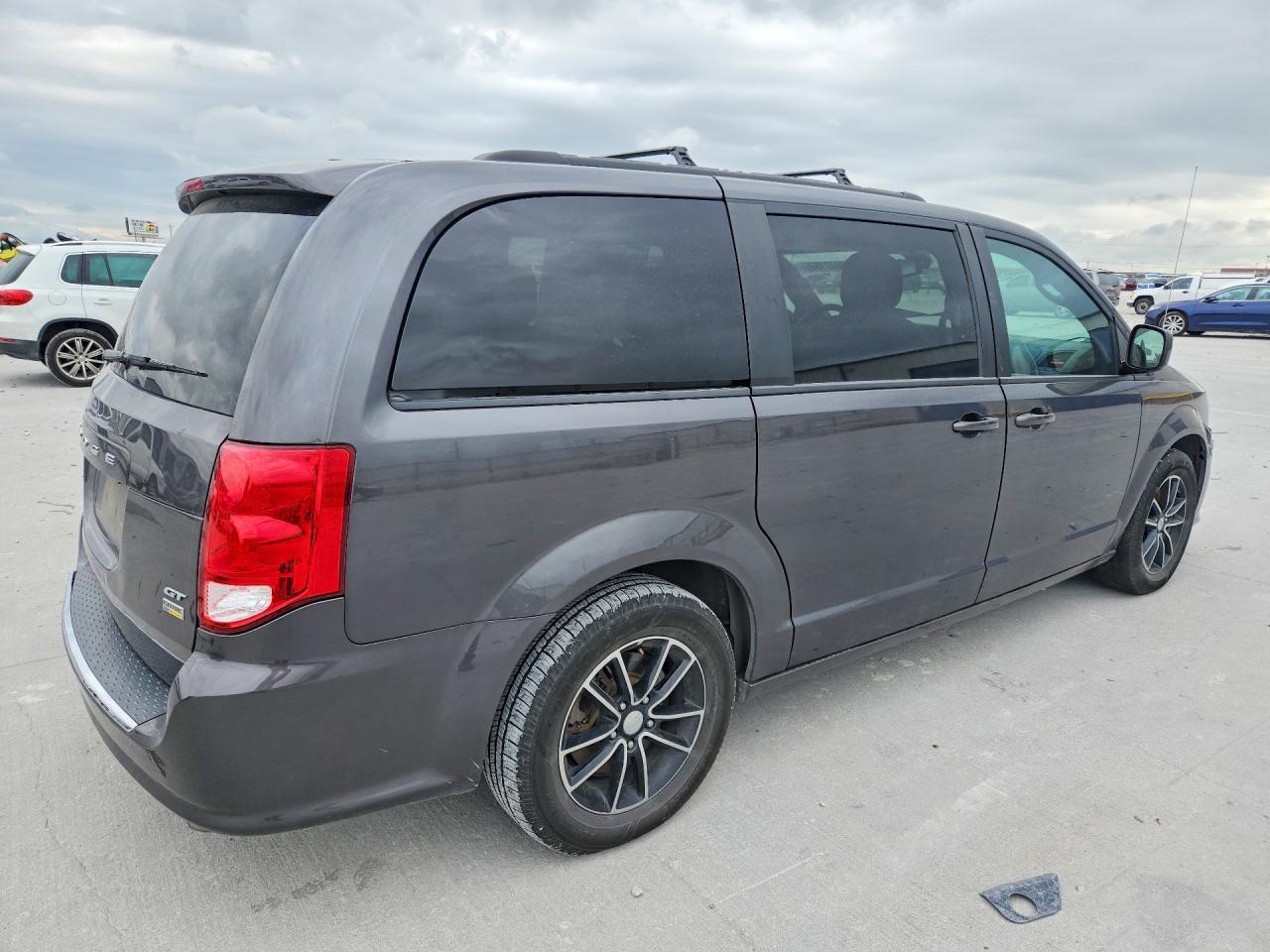 2018 Dodge Grand Caravan Gt - Image 3