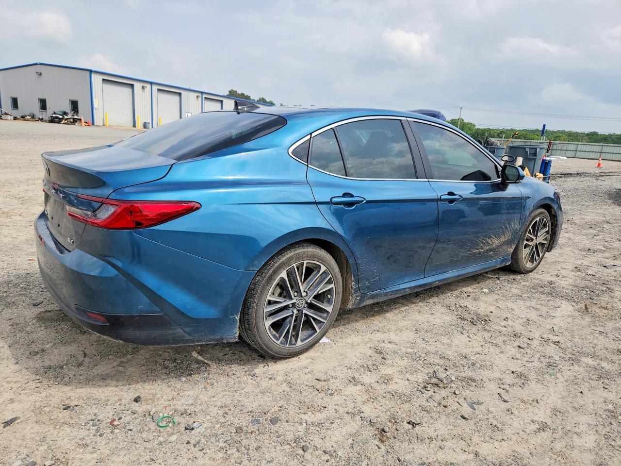 2025 Toyota Camry Xle - Фото 3