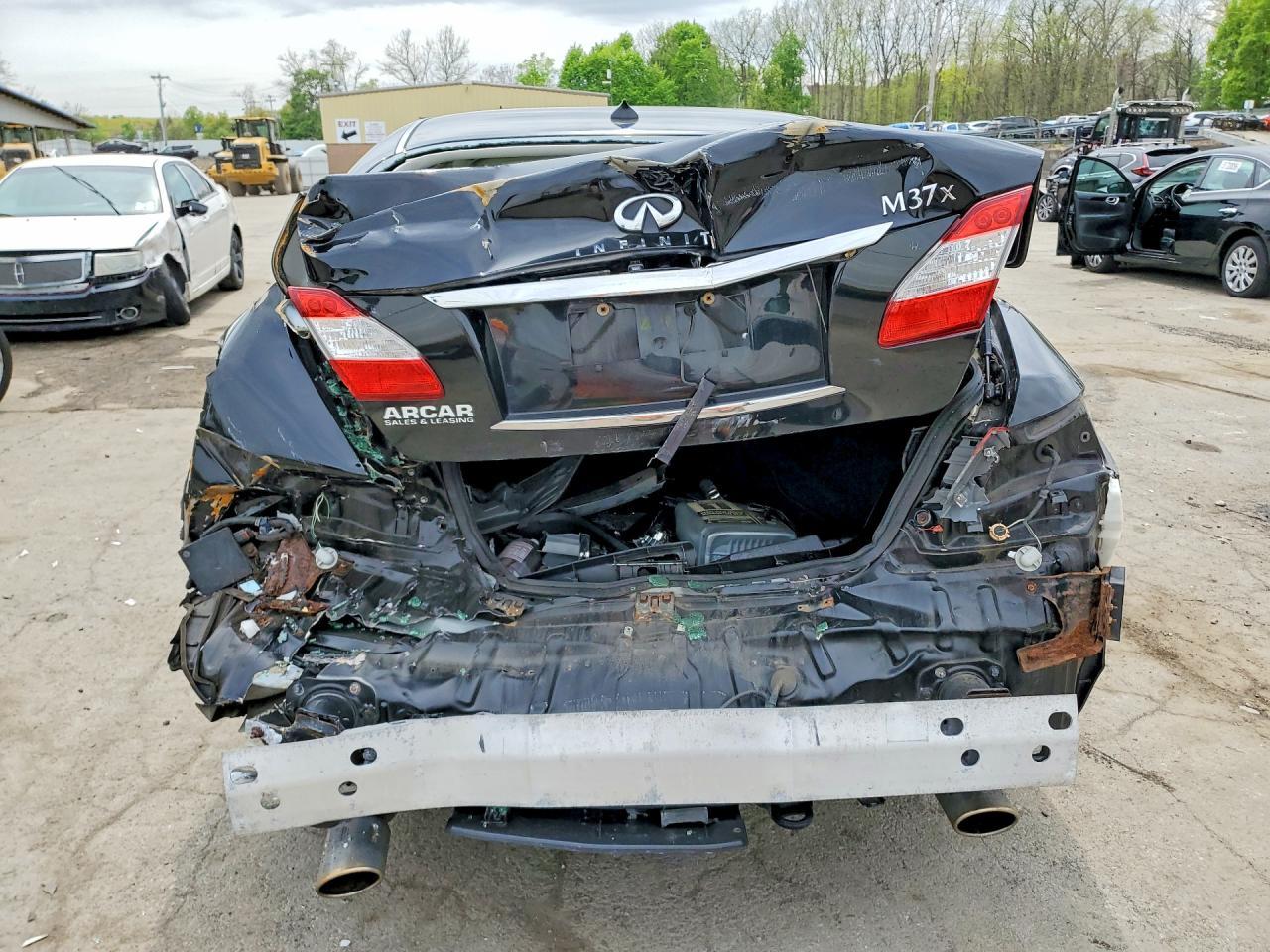 2011 Infiniti M37 X - Image 6