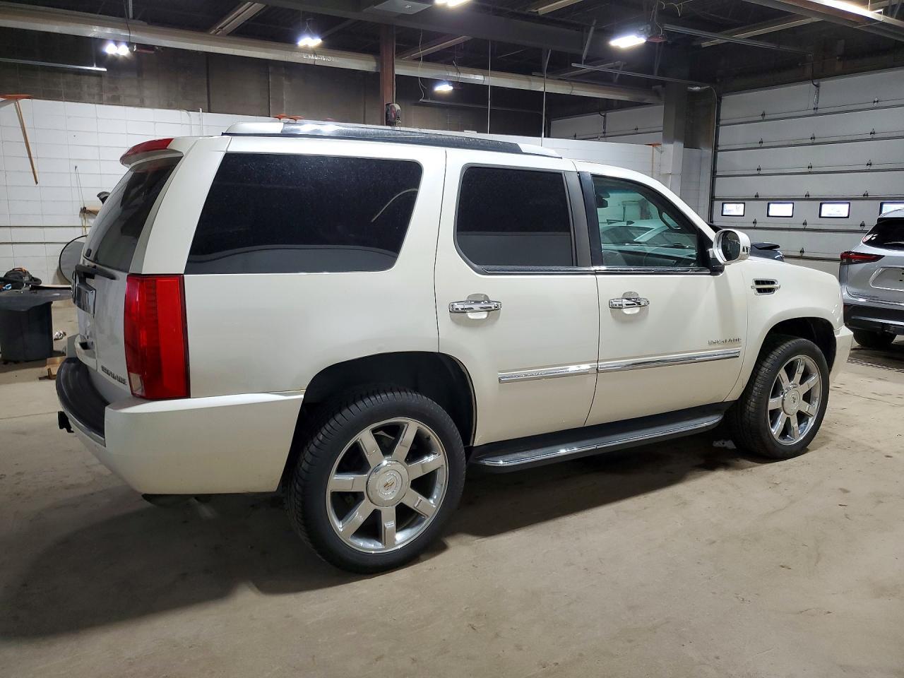 2010 Cadillac Escalade Luxury - Фото 3