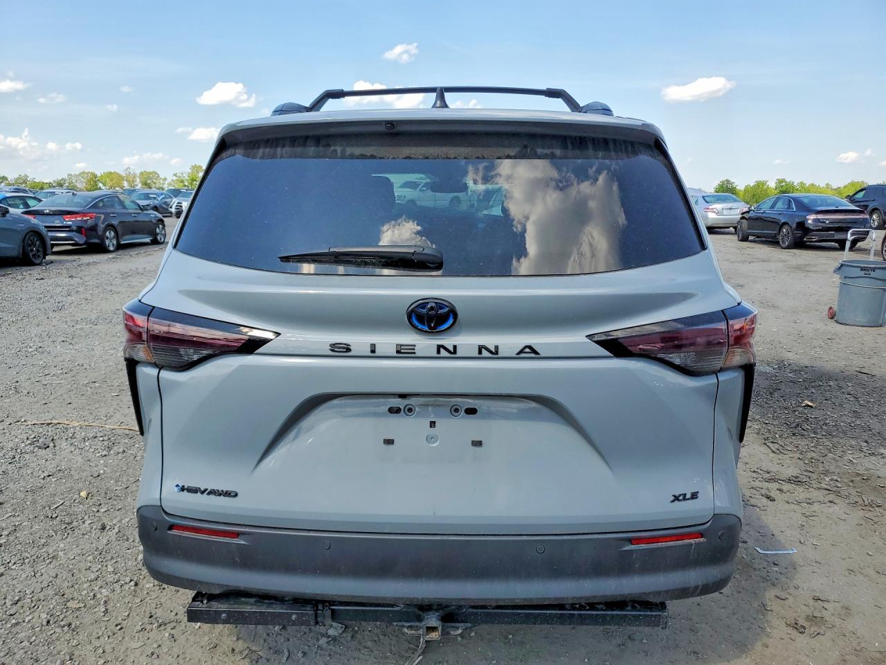 2025 Toyota Sienna Woodland Edition - Фото 6