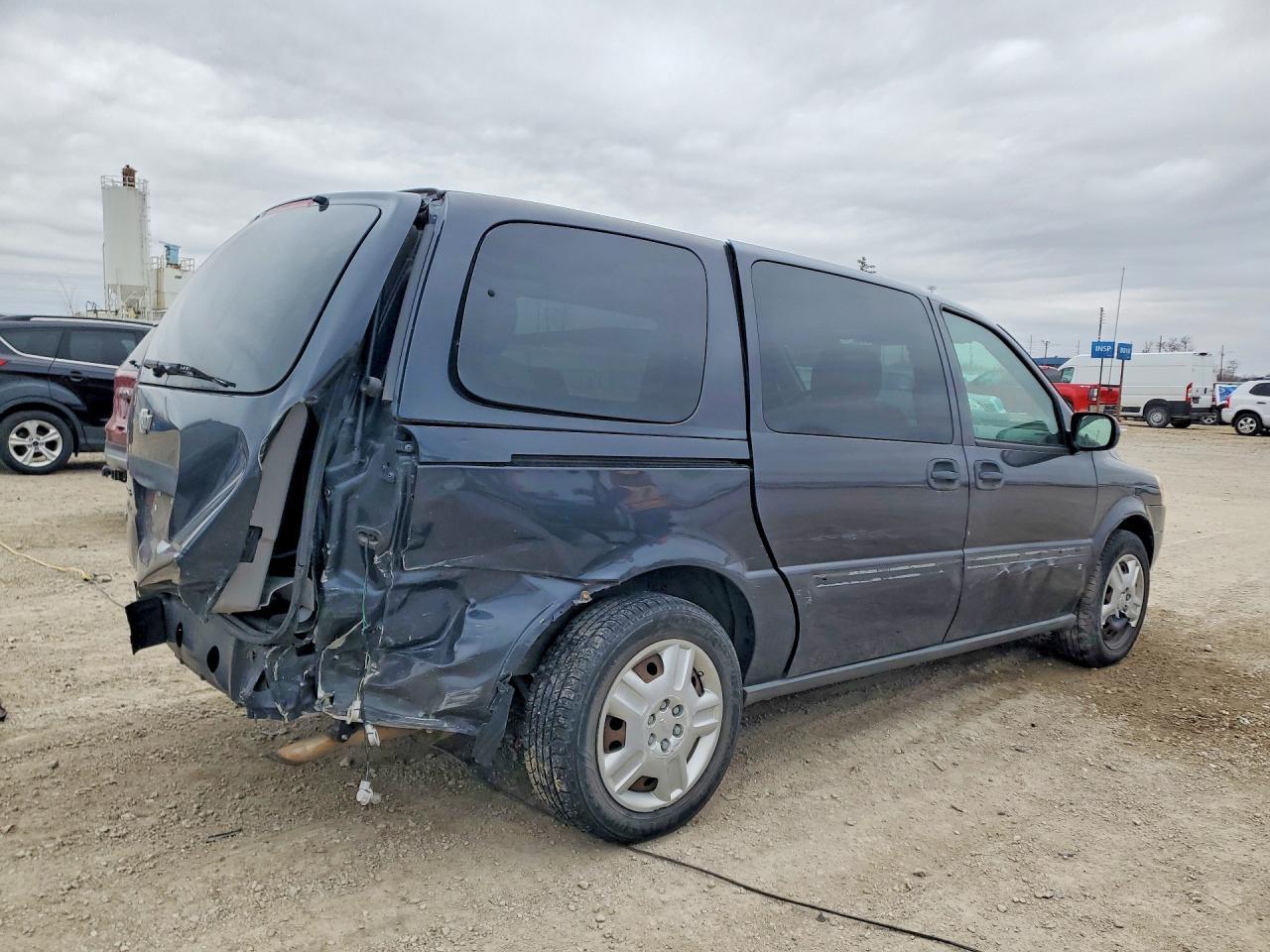 2008 Chevrolet Uplander Ls - Image 3