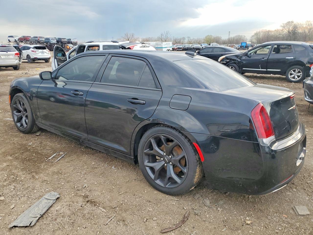 2022 Chrysler 300 S - Фото 2