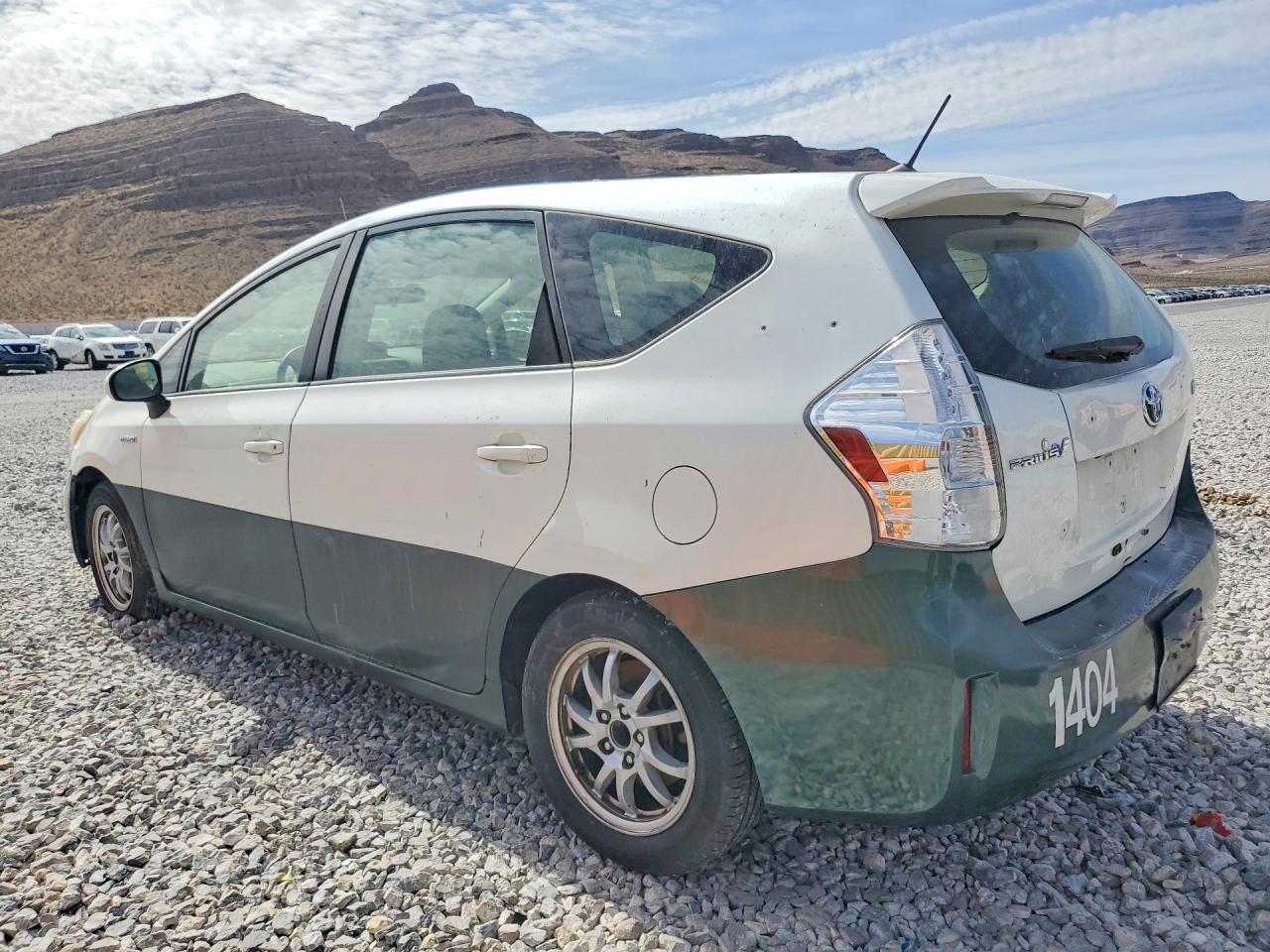 2014 Toyota Prius V Two - Фото 2
