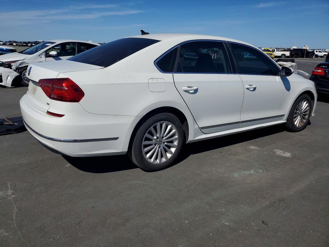 2016 Volkswagen Passat Se - Image 3