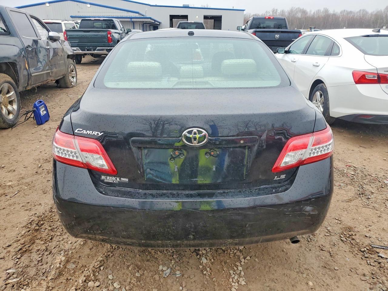 2011 Toyota Camry Le - Фото 6