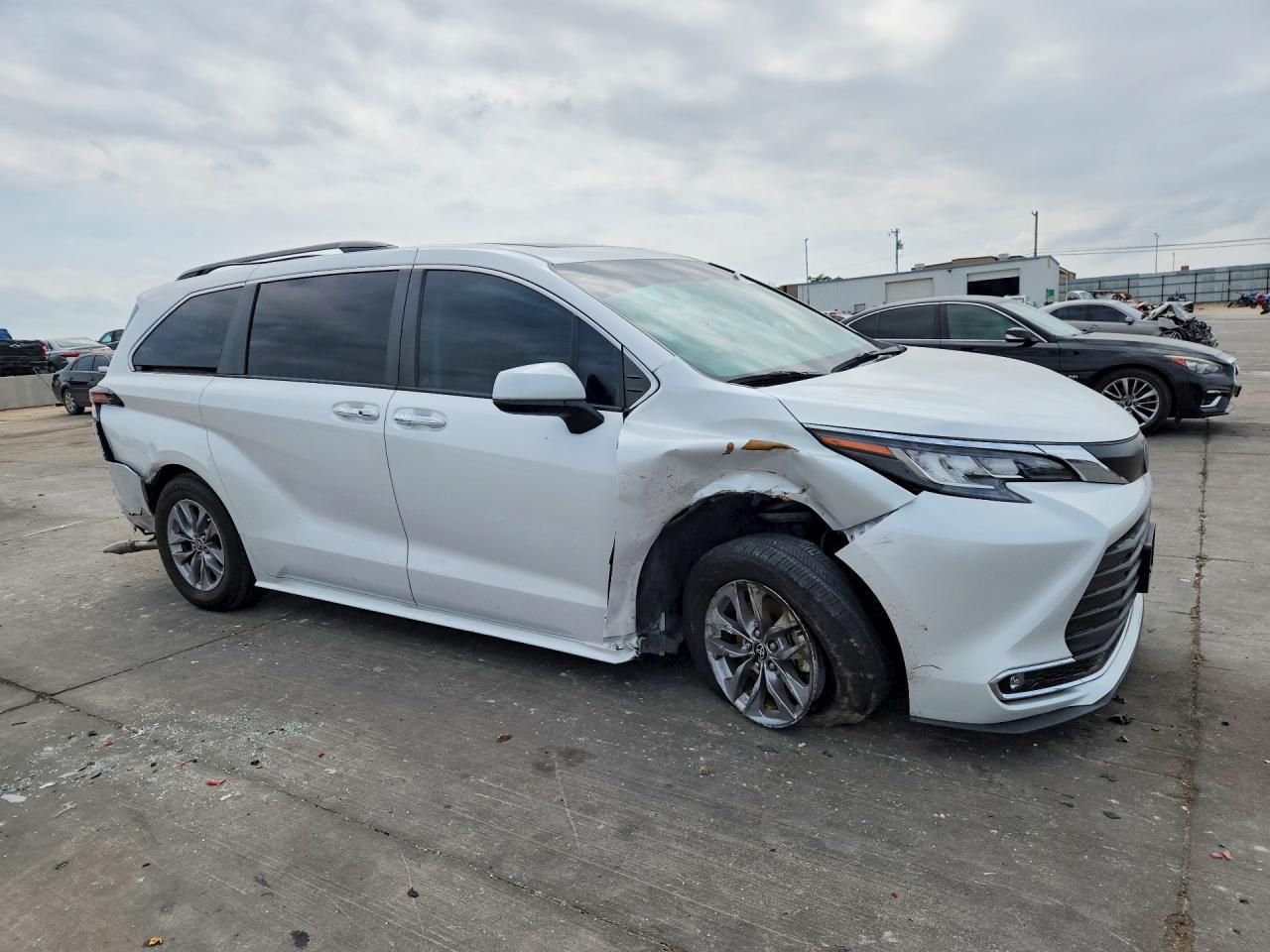 2023 Toyota Sienna Xle - Фото 4