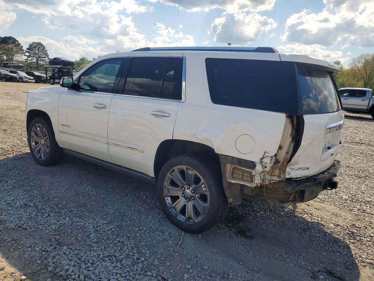 2015 GMC Yukon Denali - Image 2
