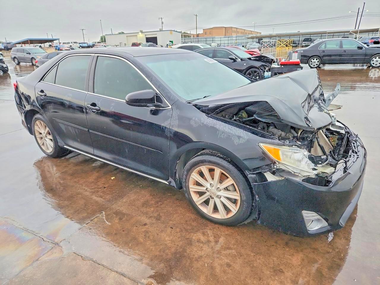 2014 Toyota Camry Xle V6 - Image 4
