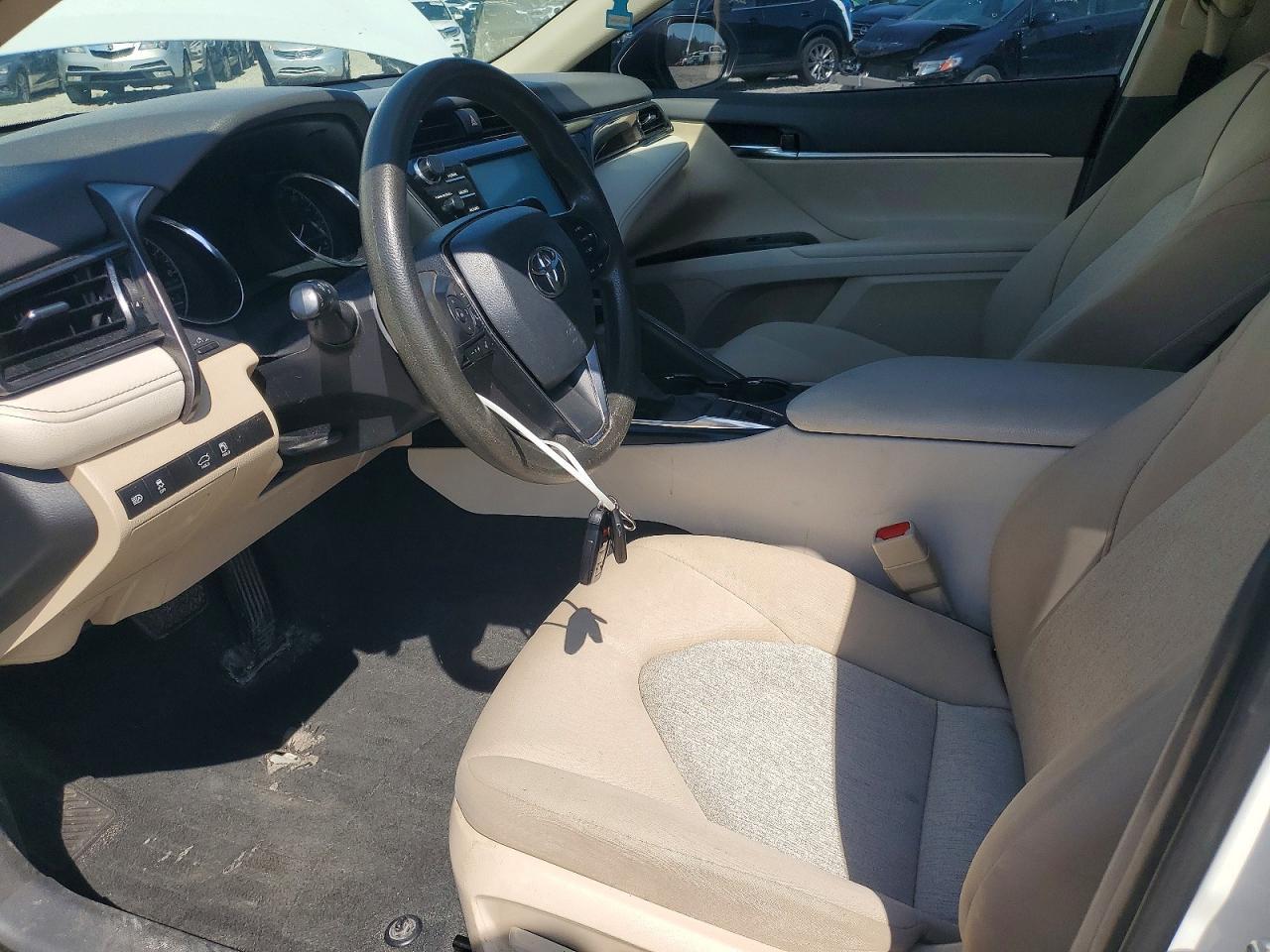 2020 Toyota Camry Le - Фото 7
