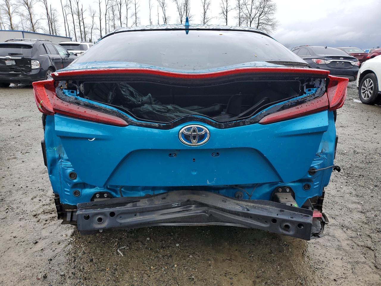 2018 Toyota Prius Prime Premium - Image 6