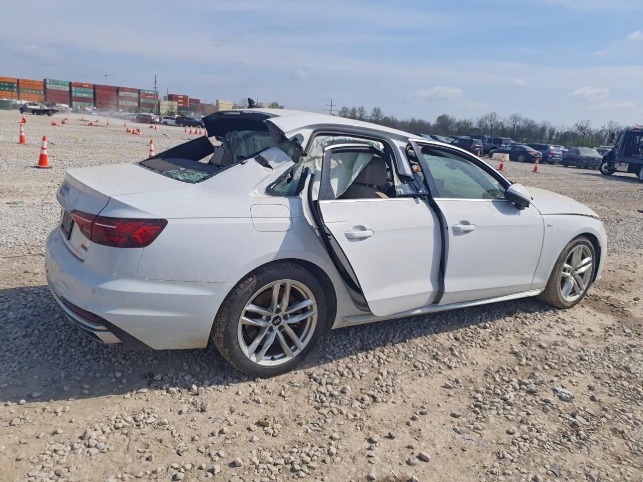 2022 Audi A4 Premium Plus 45 - Фото 3